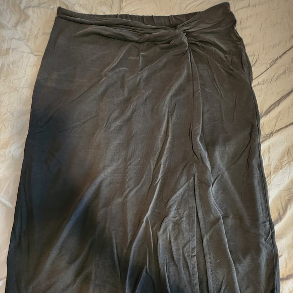 Sexy Skirt w/ Slit Size Large - Picture 1 of 6